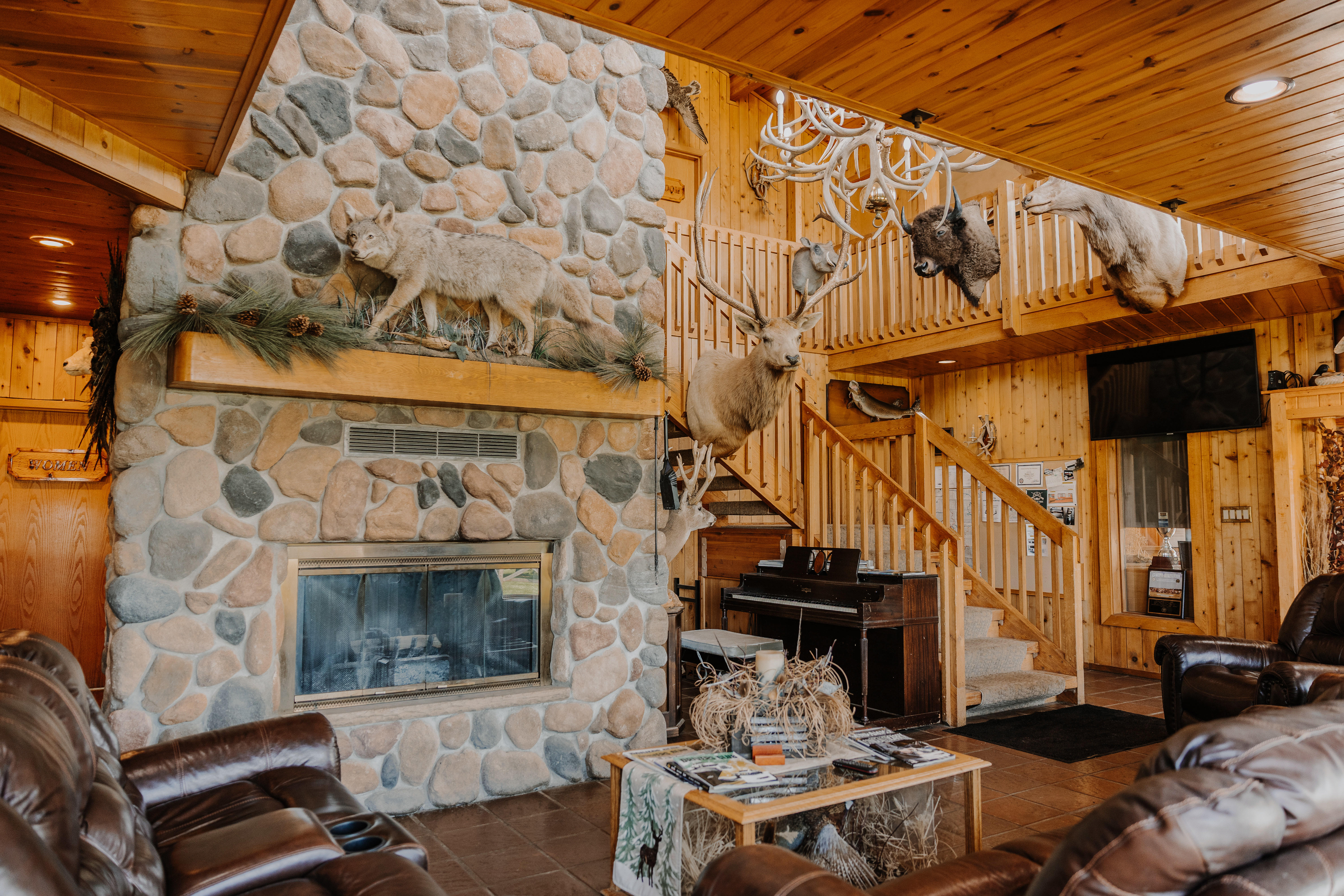 Studio Perez Deer Creek Hunt Club 082126 7989